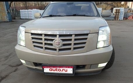 Cadillac Escalade III, 2011 год, 1 800 000 рублей, 2 фотография