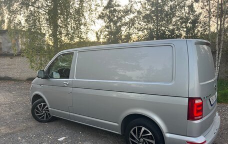 Volkswagen Transporter T6 рестайлинг, 2018 год, 2 200 000 рублей, 1 фотография
