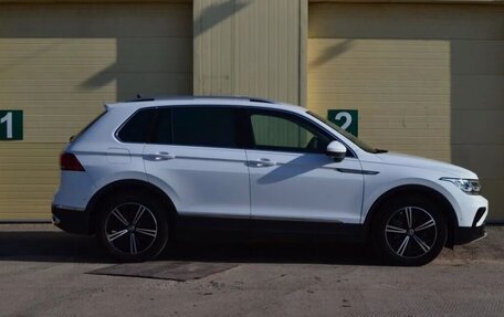 Volkswagen Tiguan II, 2021 год, 2 995 000 рублей, 7 фотография