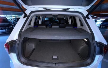 Volkswagen Tiguan II, 2021 год, 2 995 000 рублей, 15 фотография