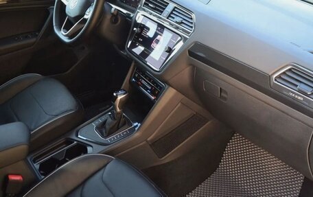 Volkswagen Tiguan II, 2021 год, 2 995 000 рублей, 10 фотография