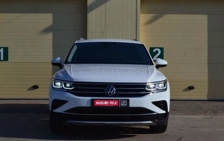 Volkswagen Tiguan II, 2021 год, 2 995 000 рублей, 5 фотография