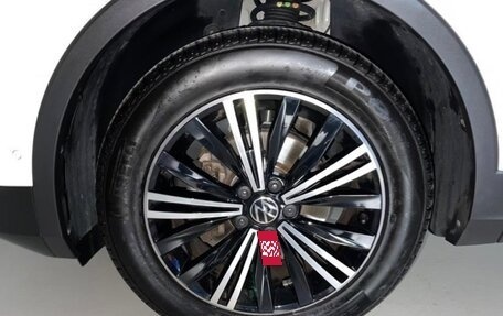 Volkswagen Tiguan II, 2021 год, 2 995 000 рублей, 14 фотография