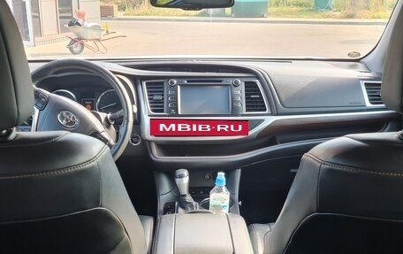 Toyota Highlander III, 2015 год, 3 300 000 рублей, 9 фотография
