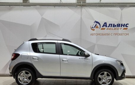 Renault Sandero II рестайлинг, 2022 год, 1 530 000 рублей, 2 фотография