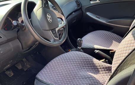 Hyundai Solaris II рестайлинг, 2015 год, 1 100 000 рублей, 5 фотография