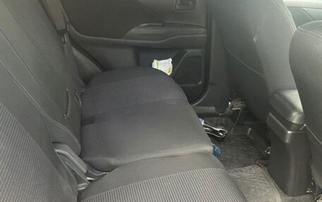 Mitsubishi Outlander III рестайлинг 3, 2017 год, 1 700 000 рублей, 13 фотография