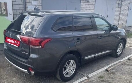Mitsubishi Outlander III рестайлинг 3, 2017 год, 1 700 000 рублей, 4 фотография