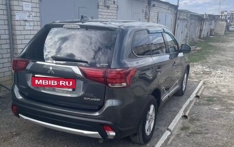 Mitsubishi Outlander III рестайлинг 3, 2017 год, 1 700 000 рублей, 19 фотография