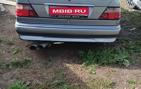 Mercedes-Benz E-Класс, 1992 год, 600 000 рублей, 4 фотография