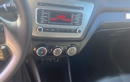 KIA Rio III рестайлинг, 2016 год, 1 000 000 рублей, 31 фотография