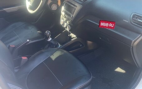 KIA Rio III рестайлинг, 2016 год, 1 000 000 рублей, 38 фотография