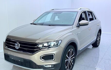 Volkswagen T-Roc I, 2021 год, 1 715 000 рублей, 1 фотография