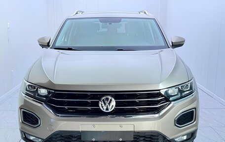 Volkswagen T-Roc I, 2021 год, 1 715 000 рублей, 2 фотография