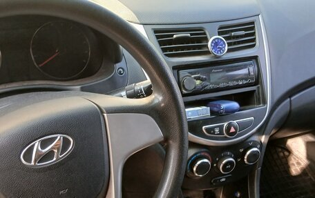 Hyundai Solaris II рестайлинг, 2013 год, 570 000 рублей, 9 фотография