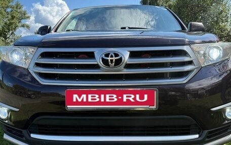 Toyota Highlander III, 2011 год, 2 200 000 рублей, 3 фотография