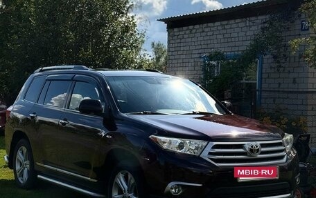 Toyota Highlander III, 2011 год, 2 200 000 рублей, 2 фотография