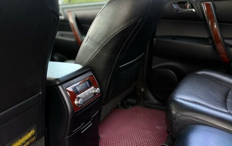 Toyota Highlander III, 2011 год, 2 200 000 рублей, 21 фотография