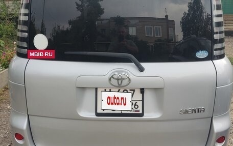 Toyota Sienta I, 2004 год, 680 000 рублей, 4 фотография