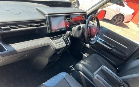 Honda Stepwgn IV, 2017 год, 1 650 000 рублей, 6 фотография