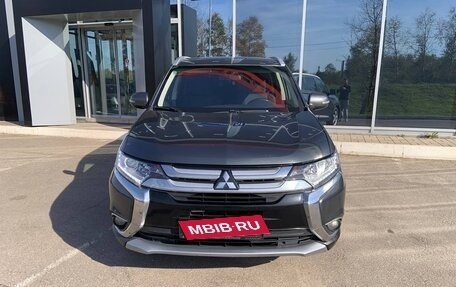 Mitsubishi Outlander III рестайлинг 3, 2017 год, 1 650 000 рублей, 3 фотография