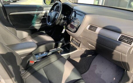 Mitsubishi Outlander III рестайлинг 3, 2017 год, 1 650 000 рублей, 13 фотография