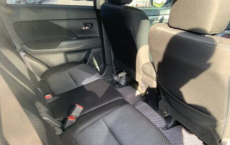 Mitsubishi Outlander III рестайлинг 3, 2017 год, 1 650 000 рублей, 14 фотография