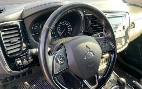 Mitsubishi Outlander III рестайлинг 3, 2017 год, 1 650 000 рублей, 10 фотография