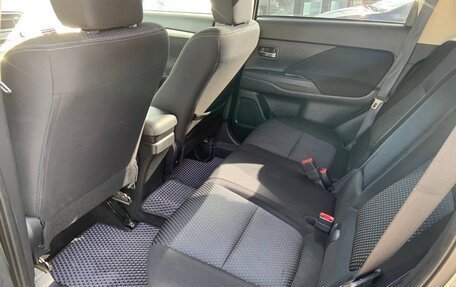 Mitsubishi Outlander III рестайлинг 3, 2017 год, 1 650 000 рублей, 12 фотография