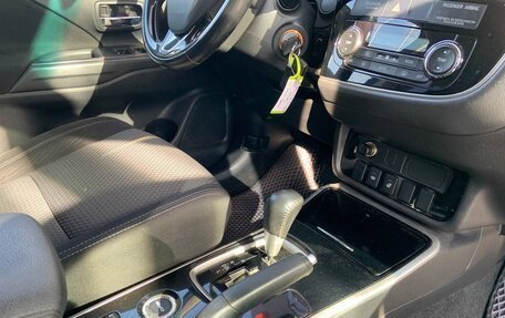 Mitsubishi Outlander III рестайлинг 3, 2017 год, 1 650 000 рублей, 16 фотография