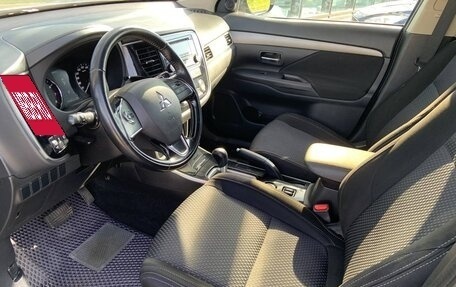 Mitsubishi Outlander III рестайлинг 3, 2017 год, 1 650 000 рублей, 11 фотография