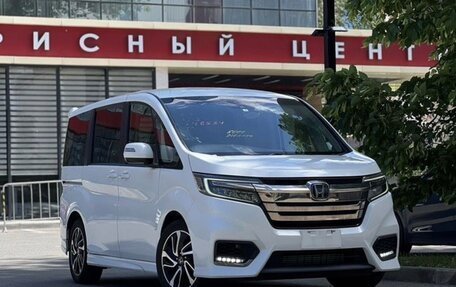Honda Stepwgn IV, 2022 год, 2 000 000 рублей, 1 фотография
