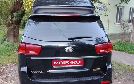KIA Carnival III, 2019 год, 3 000 000 рублей, 1 фотография