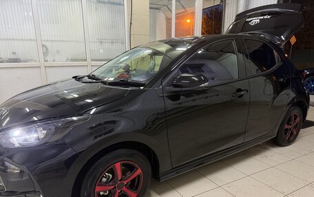 Toyota Yaris, 2021 год, 1 300 000 рублей, 3 фотография