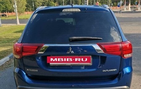 Mitsubishi Outlander III рестайлинг 3, 2015 год, 1 750 000 рублей, 4 фотография
