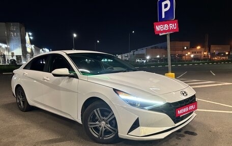 Hyundai Elantra, 2021 год, 1 950 000 рублей, 3 фотография