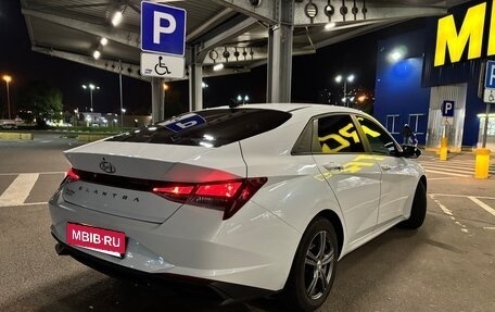 Hyundai Elantra, 2021 год, 1 950 000 рублей, 5 фотография