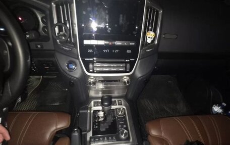 Toyota Land Cruiser 200, 2020 год, 8 500 000 рублей, 5 фотография