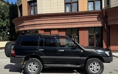 Toyota Land Cruiser 100 рестайлинг 2, 2005 год, 2 600 000 рублей, 3 фотография