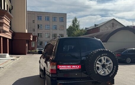 Toyota Land Cruiser 100 рестайлинг 2, 2005 год, 2 600 000 рублей, 5 фотография