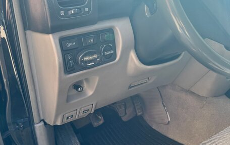 Toyota Land Cruiser 100 рестайлинг 2, 2005 год, 2 600 000 рублей, 11 фотография