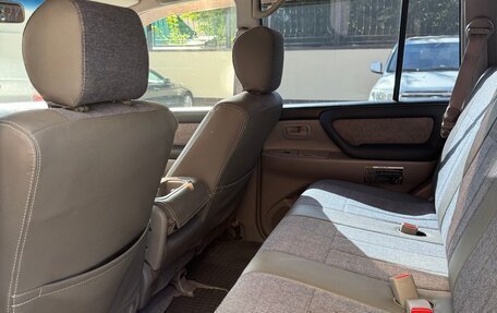 Toyota Land Cruiser 100 рестайлинг 2, 2005 год, 2 600 000 рублей, 13 фотография