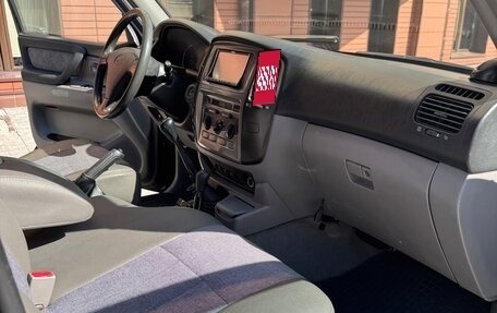 Toyota Land Cruiser 100 рестайлинг 2, 2005 год, 2 600 000 рублей, 12 фотография