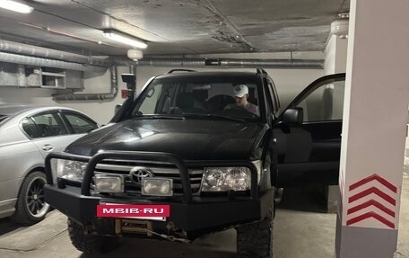 Toyota Land Cruiser 100 рестайлинг 2, 2005 год, 2 600 000 рублей, 15 фотография