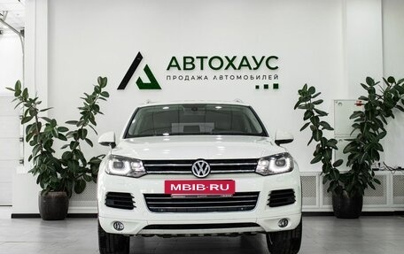 Volkswagen Touareg III, 2011 год, 1 799 000 рублей, 2 фотография