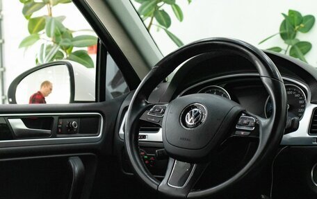 Volkswagen Touareg III, 2011 год, 1 799 000 рублей, 16 фотография