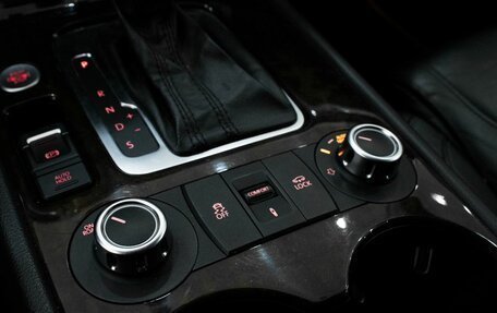Volkswagen Touareg III, 2011 год, 1 799 000 рублей, 26 фотография