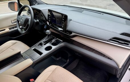 Toyota Sienna, 2021 год, 5 100 000 рублей, 17 фотография