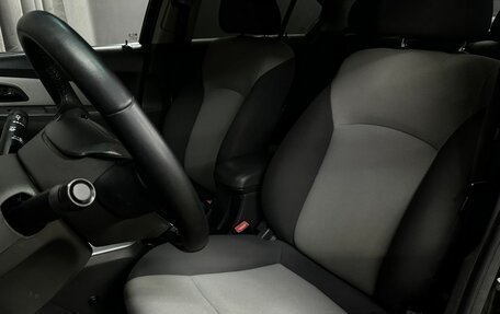 Chevrolet Cruze II, 2010 год, 679 777 рублей, 7 фотография