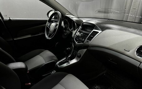 Chevrolet Cruze II, 2010 год, 679 777 рублей, 9 фотография